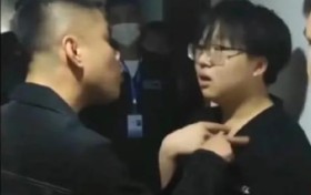 职校男老师查寝指着学生问谁不服 热讯